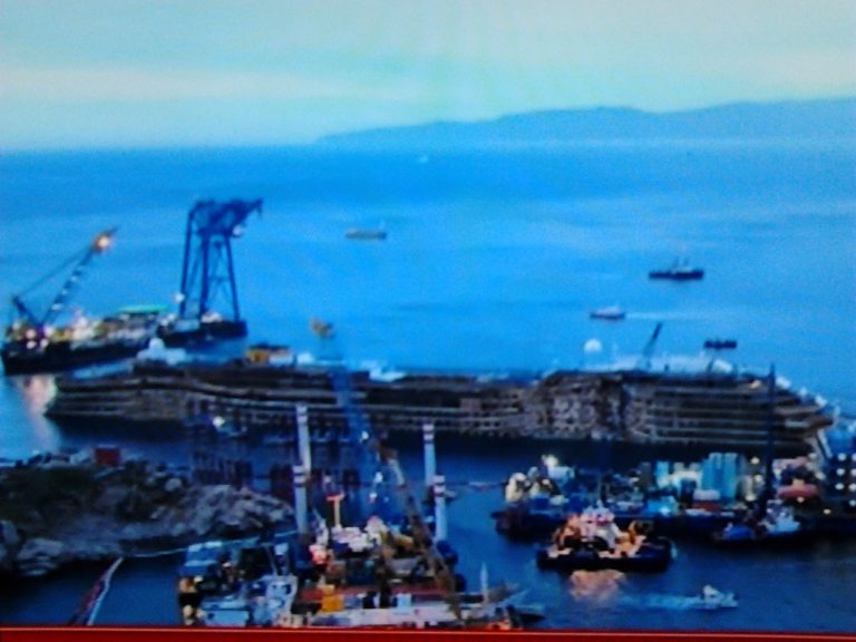 COSTA CONCORDIA, LA ROTAZIONE E’ COMPLETATA