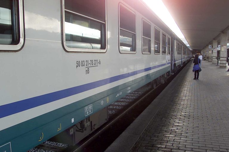 CAOS FERROVIE –  “Odissea sulla Lucca-Firenze, due treni in ritardo e uno soppresso”