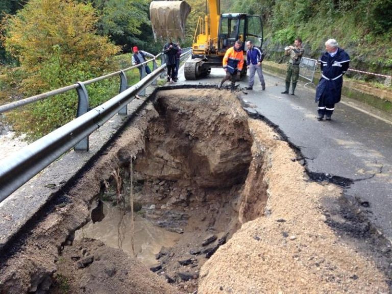 ALLERTA METEO TOSCANA – Fiumi in piena e allagamenti, a Pistoia si raccomanda di non usare l’auto