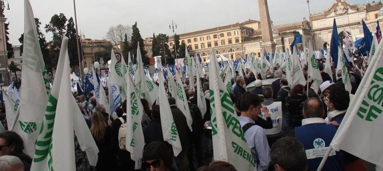 COMMERCIO E TURISMO “ In Toscana chiudono 15 aziende al giorno