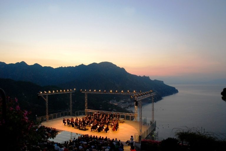 RAVELLO FESTIVAL 2014 – La musica accompagna il passaggio dalla notte al giorno