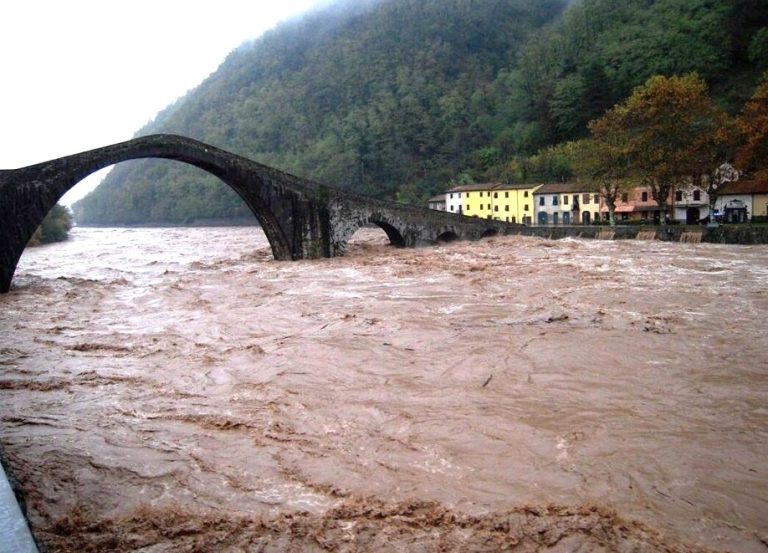 MALTEMPO – Allerta meteo in Toscana fino alle 18 di martedà¬