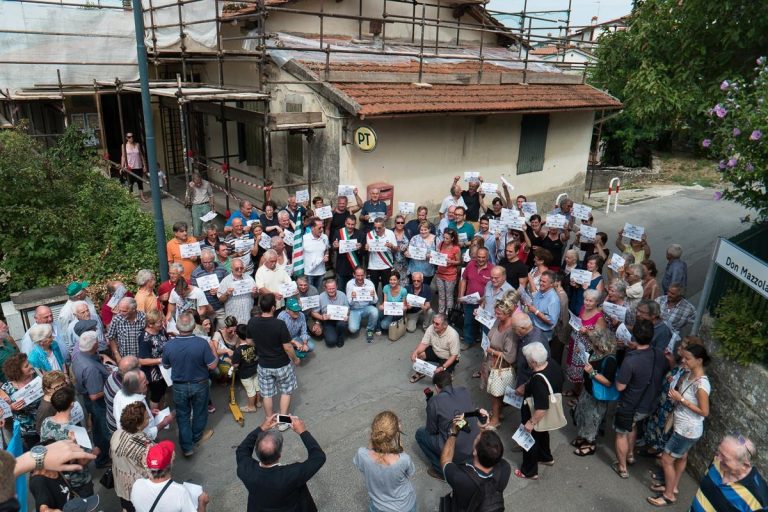 ISTITUZIONI IN PIAZZA CONTRO POSTE, MARCIA SU FIRENZE PER DIRE NO A CHIUSURA SPORTELLI