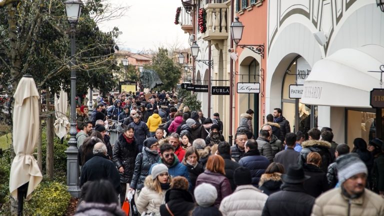 Prima giornata di saldi, grande affluenza a Barberino Outlet