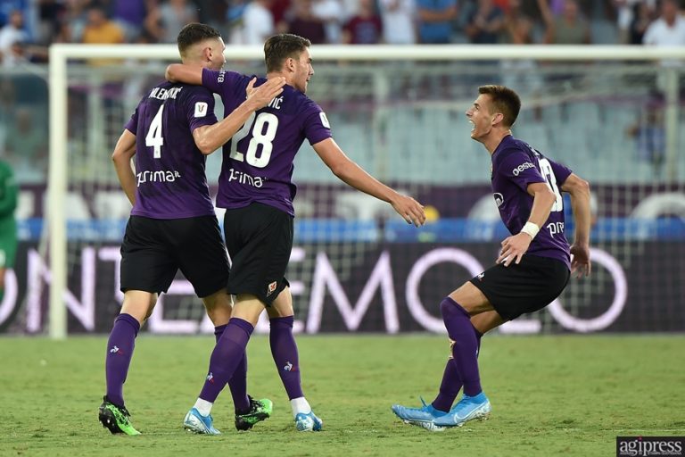 La Fiorentina piega il Monza 3-1 con doppietta di Vlahovic e Chiesa