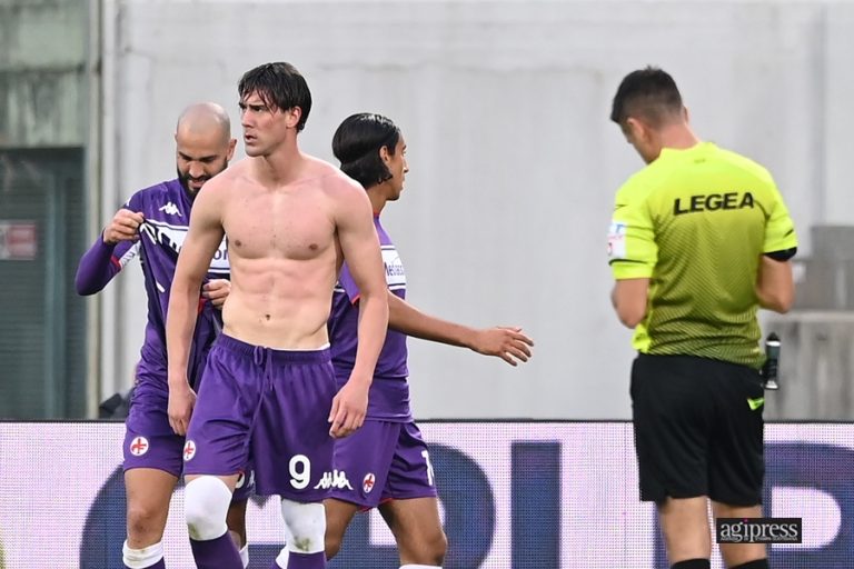 Serie A: Vlahovic trascina la Fiorentina con una tripletta. 3-0 allo Spezia. Le immagini