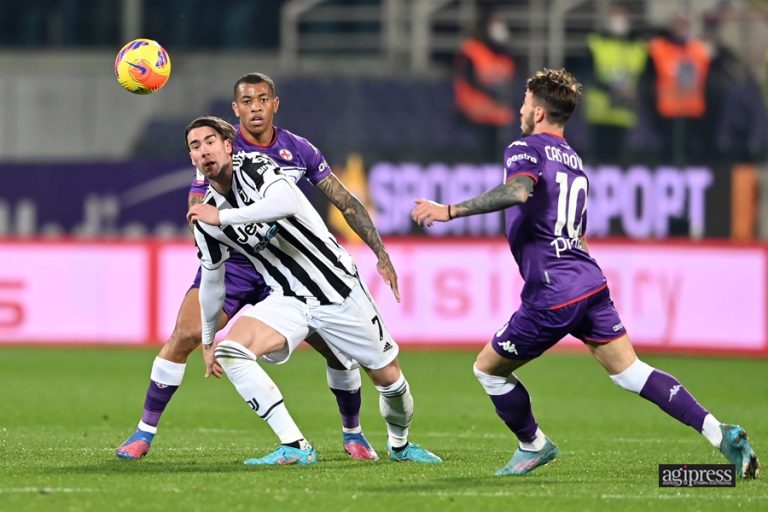 Nell’inferno del Franchi, la Juve trova la vittoria con un autogol di Venuti al 91′