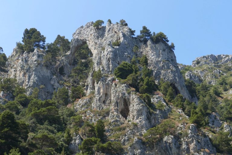 L’isola difesa dall’oro di Capri