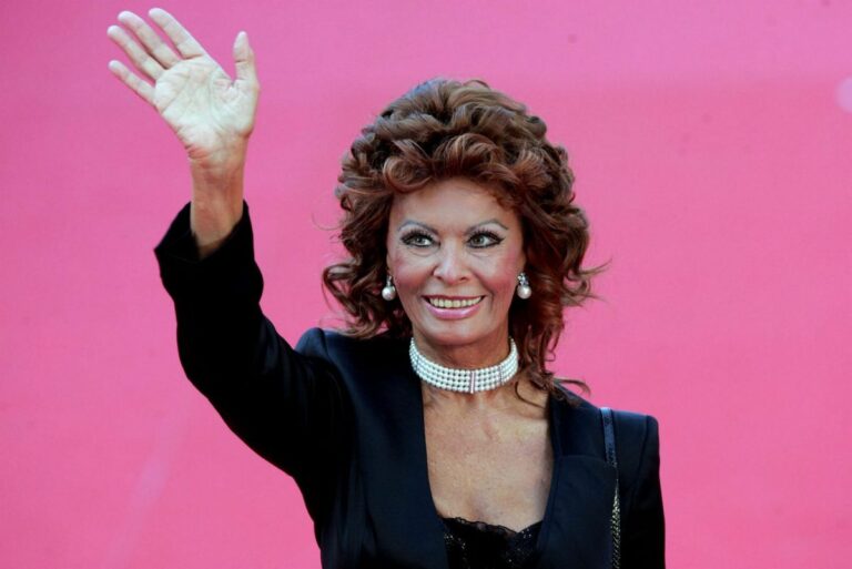 Sophia Loren compie 90 anni, Mattarella “Immagine di bellezza e arte nel mondo”