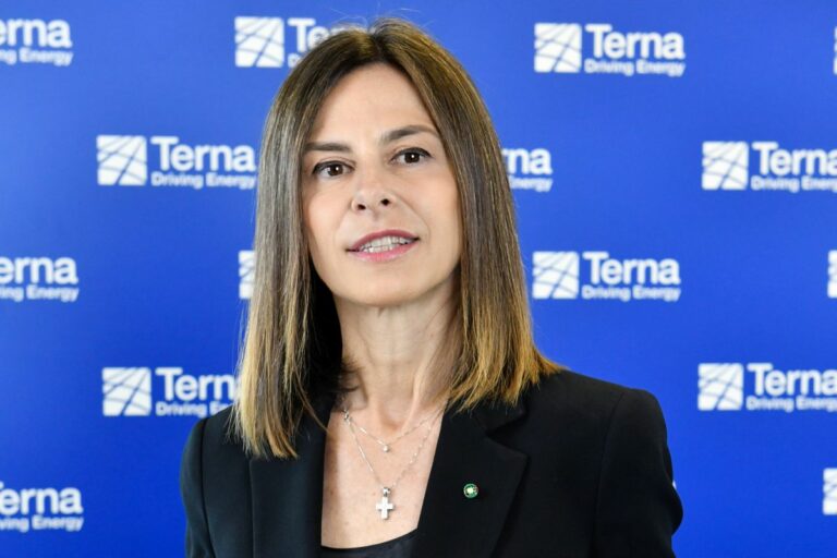 Terna, autorizzato il nuovo elettrodotto che collega Sicilia e Calabria