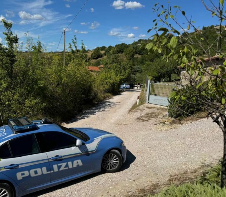 Perugia, strage familiare: padre uccide la moglie e la figlia