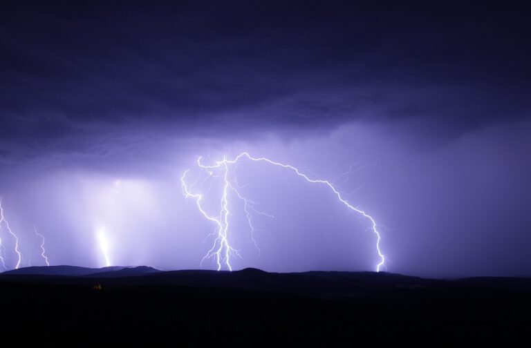 Domenica piogge e temporali in Toscana