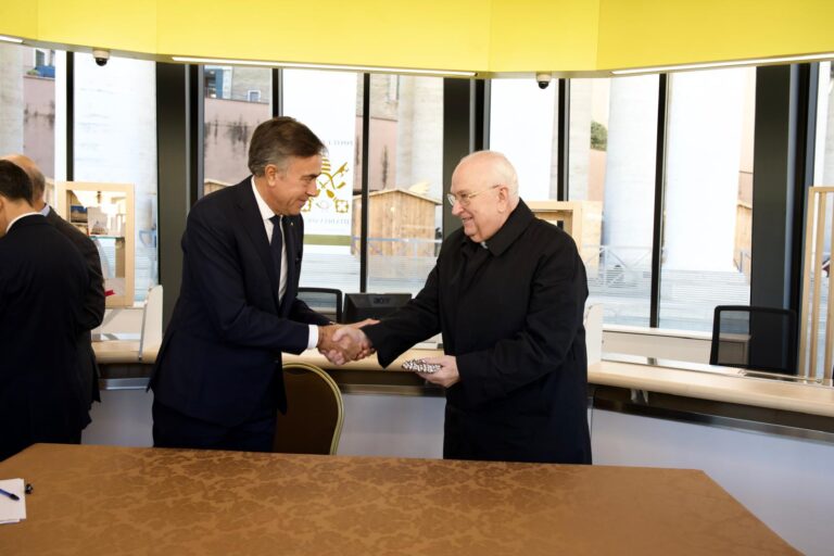 INAUGURATO NUOVO UFFICIO POSTALE MOBILE VATICANO IN PIAZZA SAN PIETRO