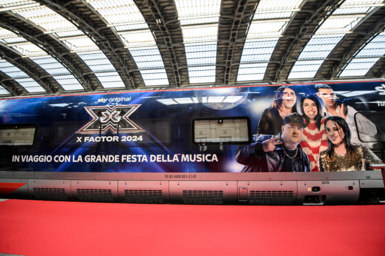 Alla finale di X Factor anche Trenitalia