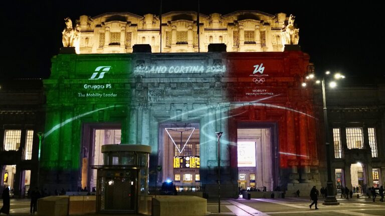 olimpiadi milano-cortina: fs illumina la stazione di milano