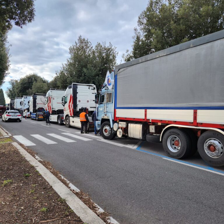 Tir nelle strade di Roma per la sopravvivenza