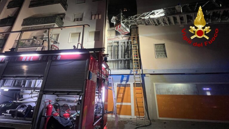 Incendio in un appartamento, due morti. Notte di paura